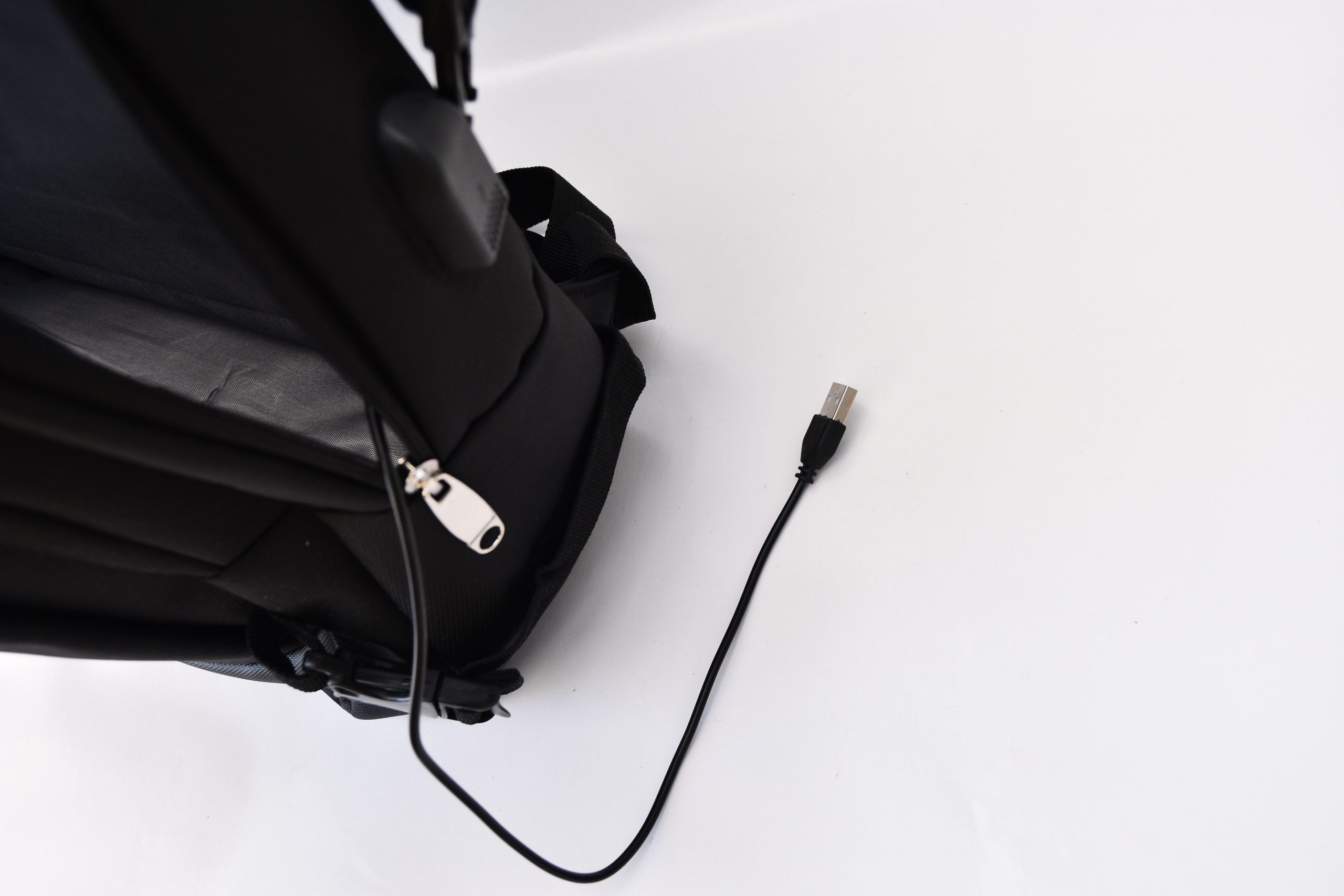 MOCHILA HARTTWICK CON USB - Imagen 6